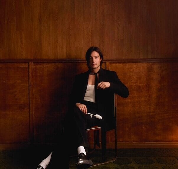 Turnê “Noite dos Namorados” com Tiago Iorc chega em junho a Florianópolis