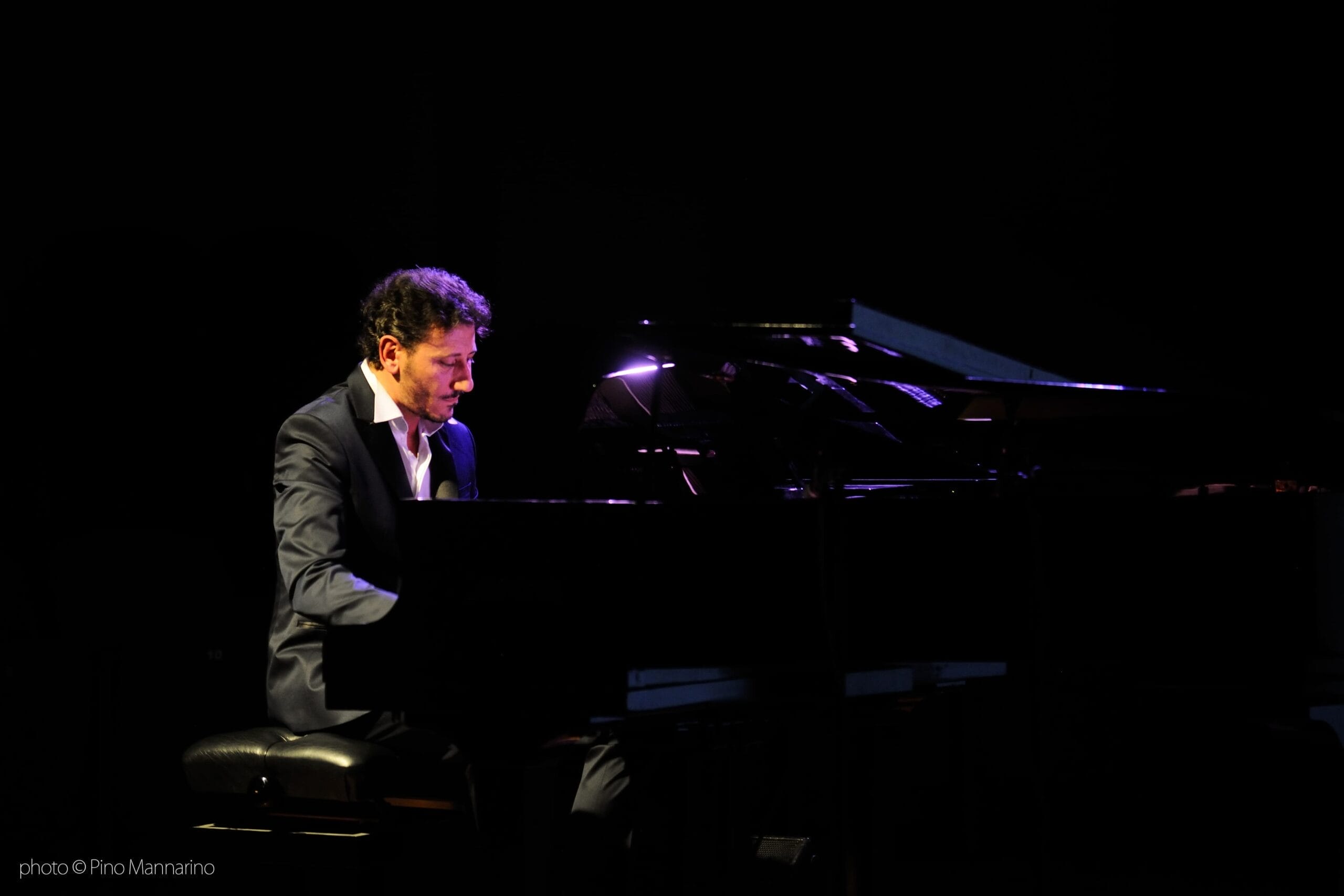 Derico Sciotti abre a agenda especial dos Namorados no Jazzinn