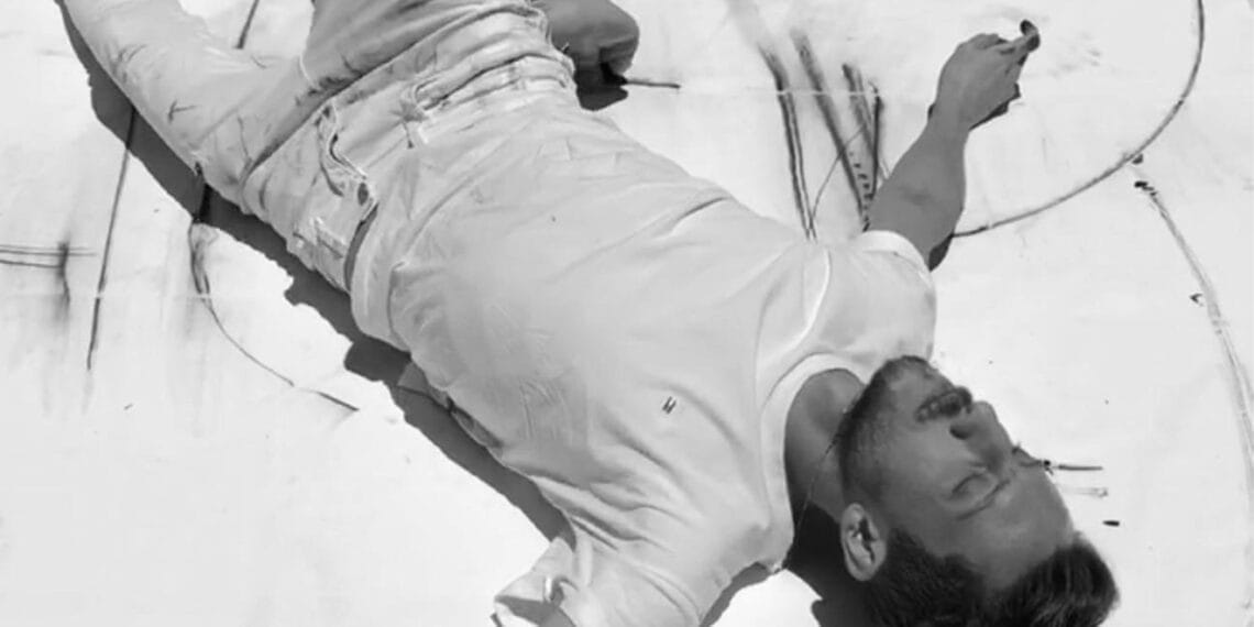 Artista visual Smekatz apresenta performance no Instituto Internacional Juarez Machado