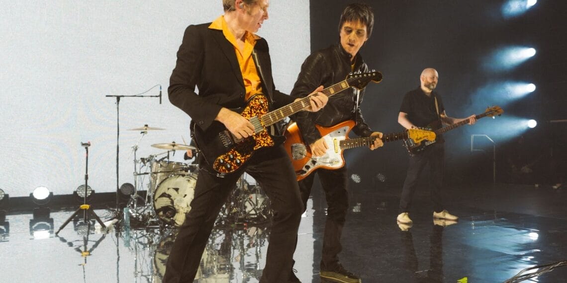 Franz Ferdinand compartilhou novo single com versões inéditas de duas faixas de seu aclamado álbum, The Human Fear