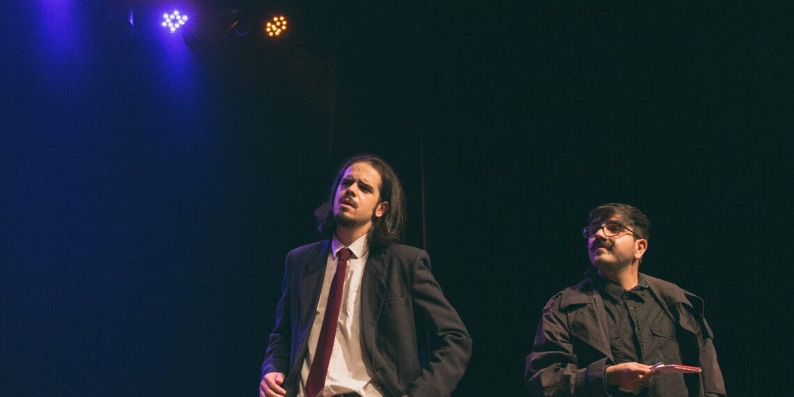 Cia Clandestinos apresenta espetáculo “Suspeitos – Um Noir Improvisado” no Teatro da Ubro em Florianópolis