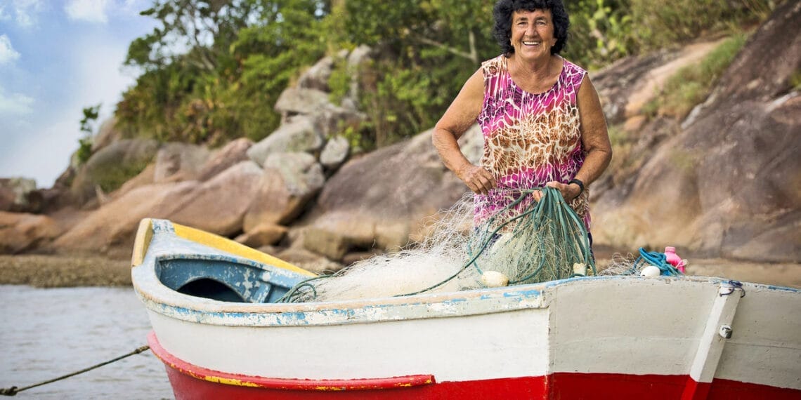 Exposição fotográfica Mulheres do Além-Mar II no Floripa Airport em setembro