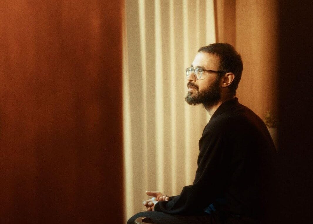 Cantor e compositor Hajaj lança novo single “Space”