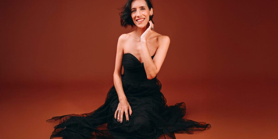 Carolina Brum se apresenta no Itapema Wine Day com homenagem a Tom Jobim