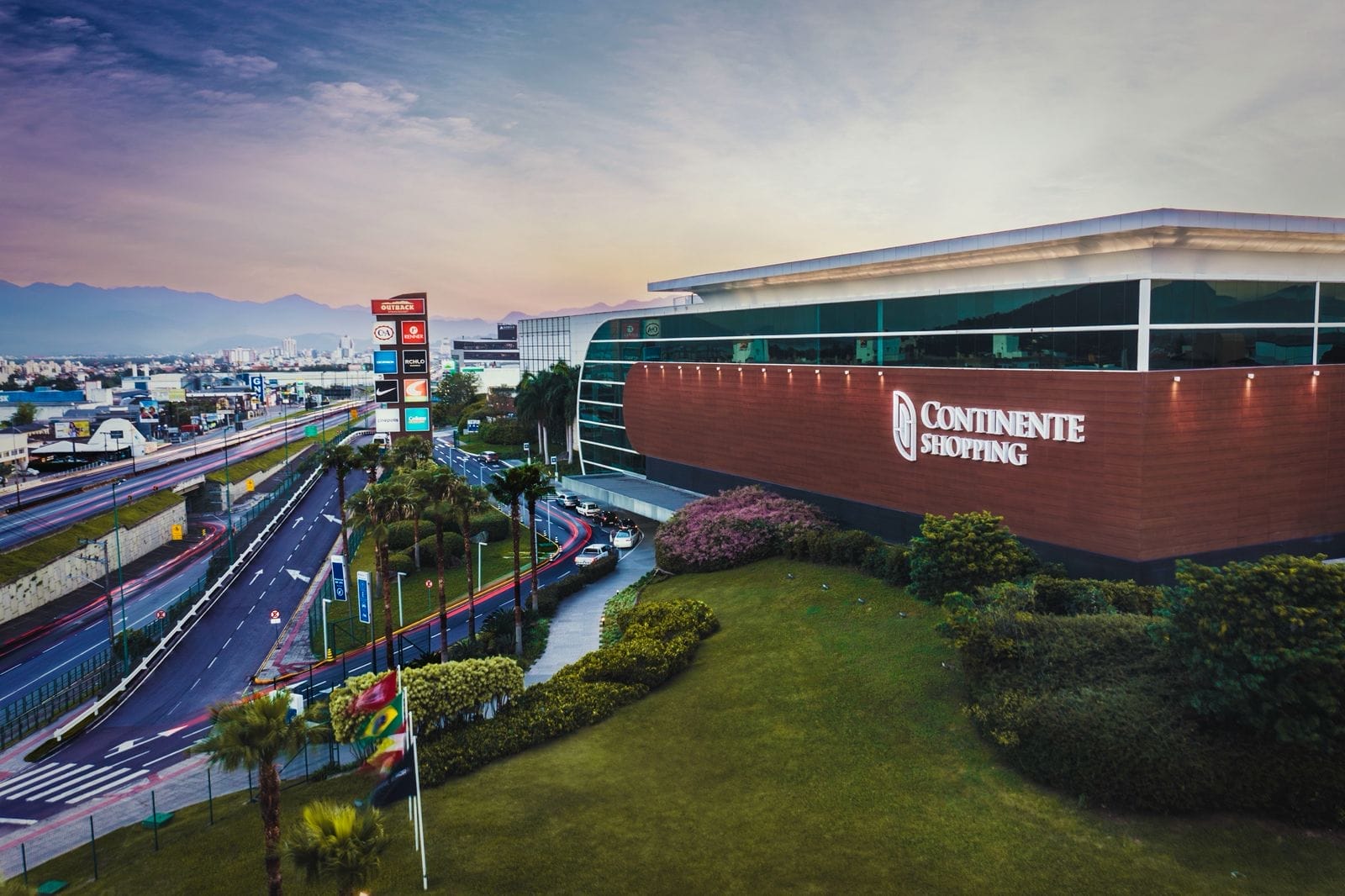 Continente Shopping promove fim de semana de diversão com xadrez gigante, feira de adoção e encontro com a personagem Gabby