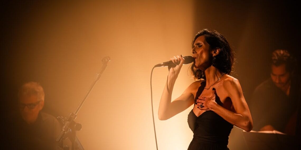 Pátio Milano recebe noite de Bossa Nova com Carolina Brum