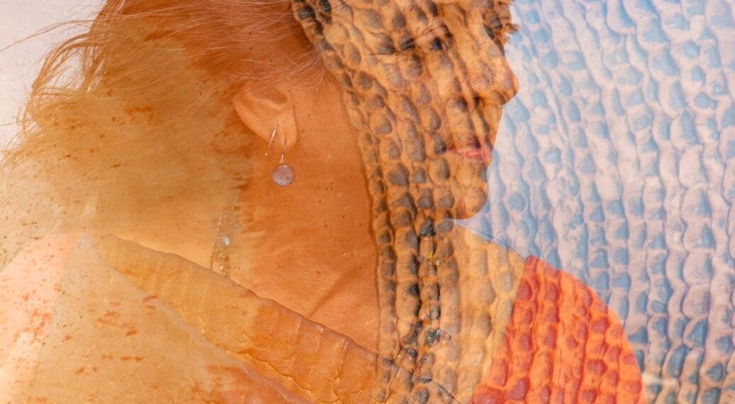 Exposição “O oco da mão” reúne 25 anos de produção da artista Betânia Silveira