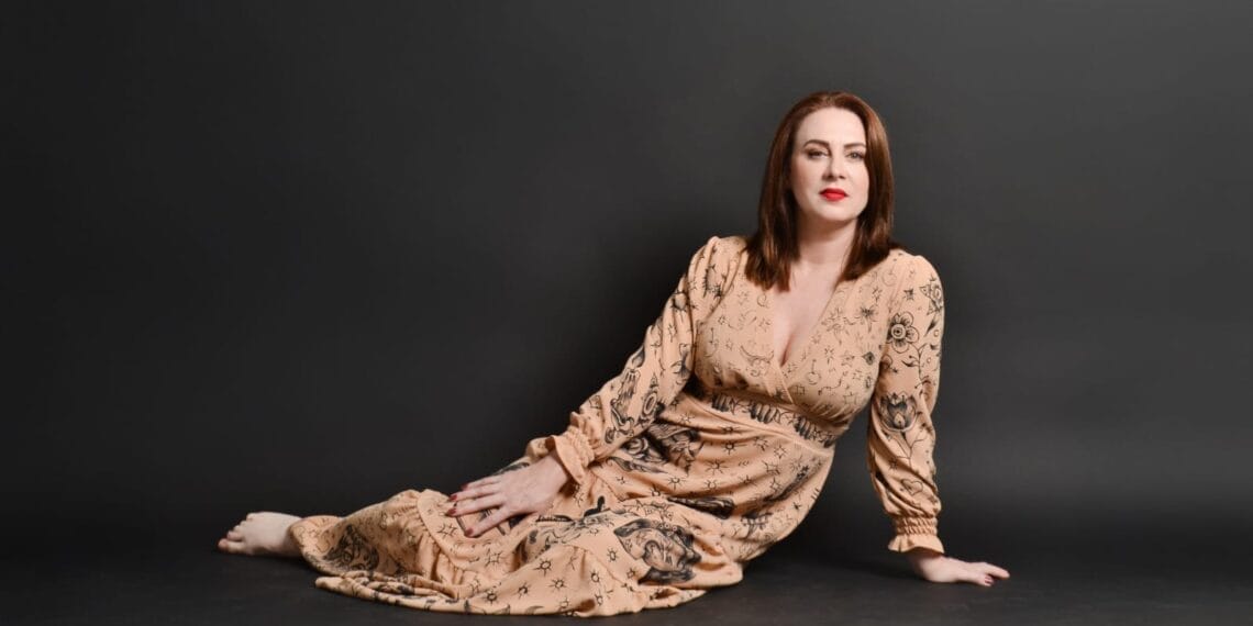 Metamorfoses do Feminino: Espetáculo “Crisálidas” estreia no Dia das Bruxas em Florianópolis