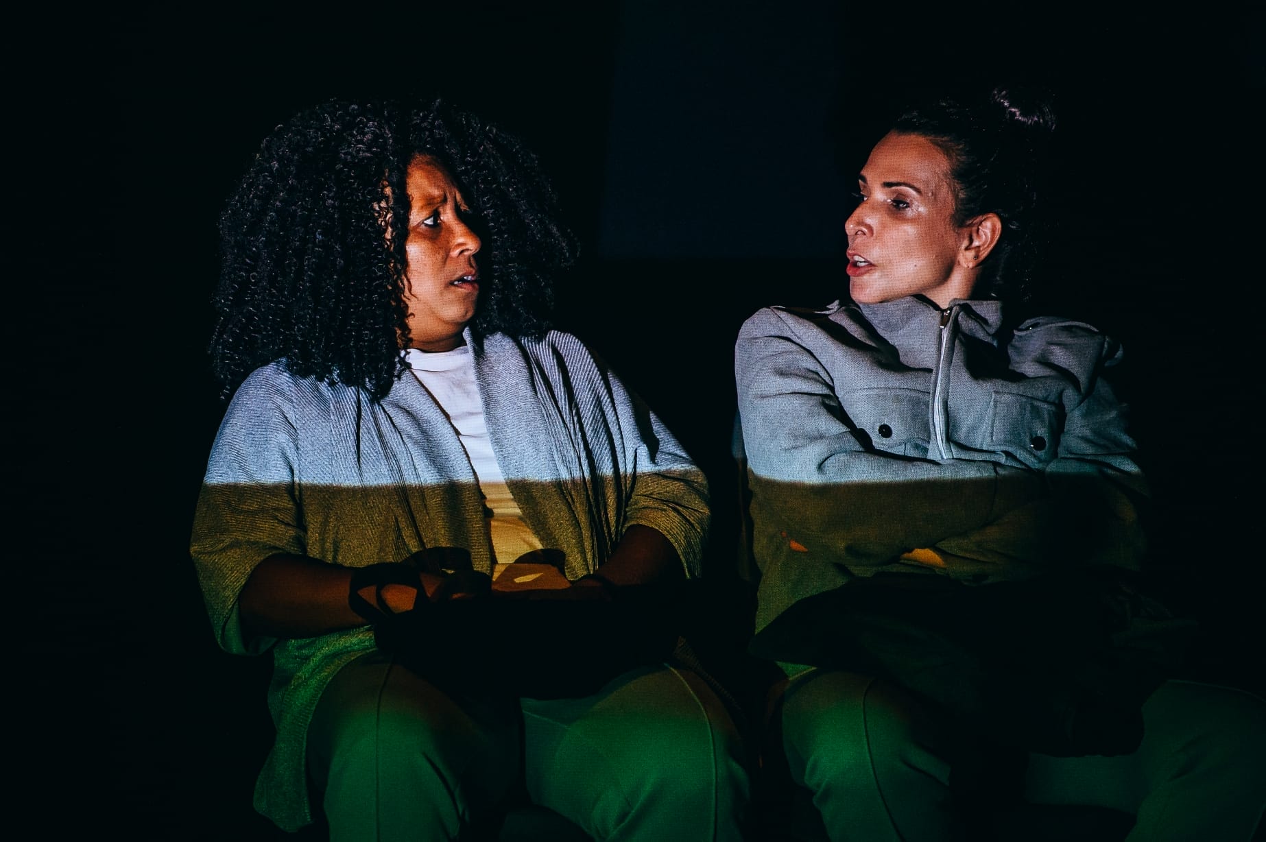 Drica Santos e Milena Moraes levam “Revista Íntima” para o palco do TAC