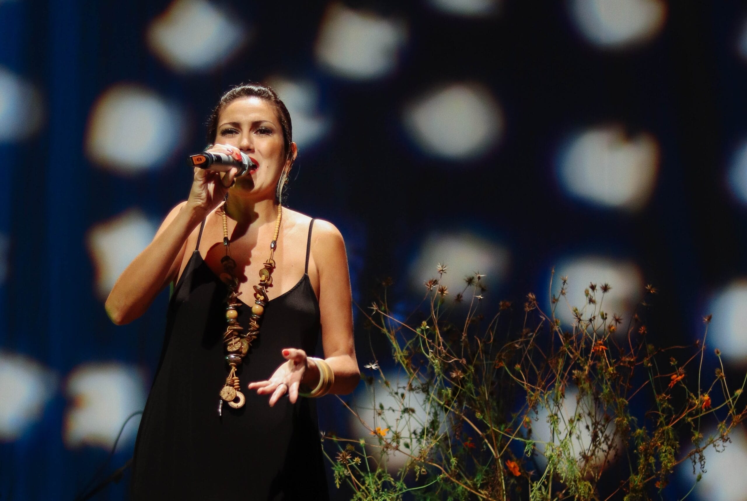 Show de música amazônica e exposição de obras de arte são atrações no Jurerê OPEN