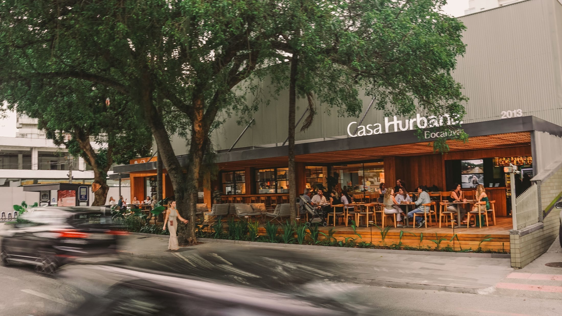 The House Art Gallery celebra 15ª edição com curadoria de moda, arte e lifestyle na Casa Hurbana