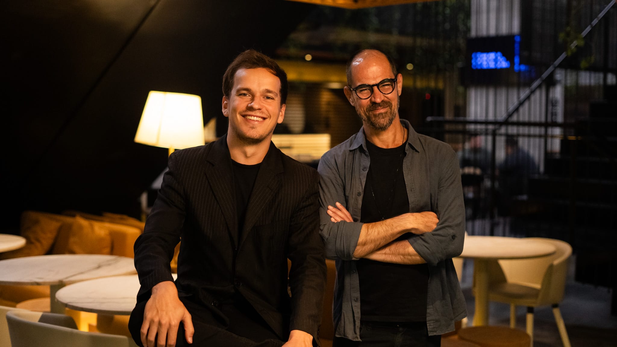 Pátio Milano recebe o artista Bruno Barbi e o pianista Eduardo Bassani em performance que une pintura e som em tempo real