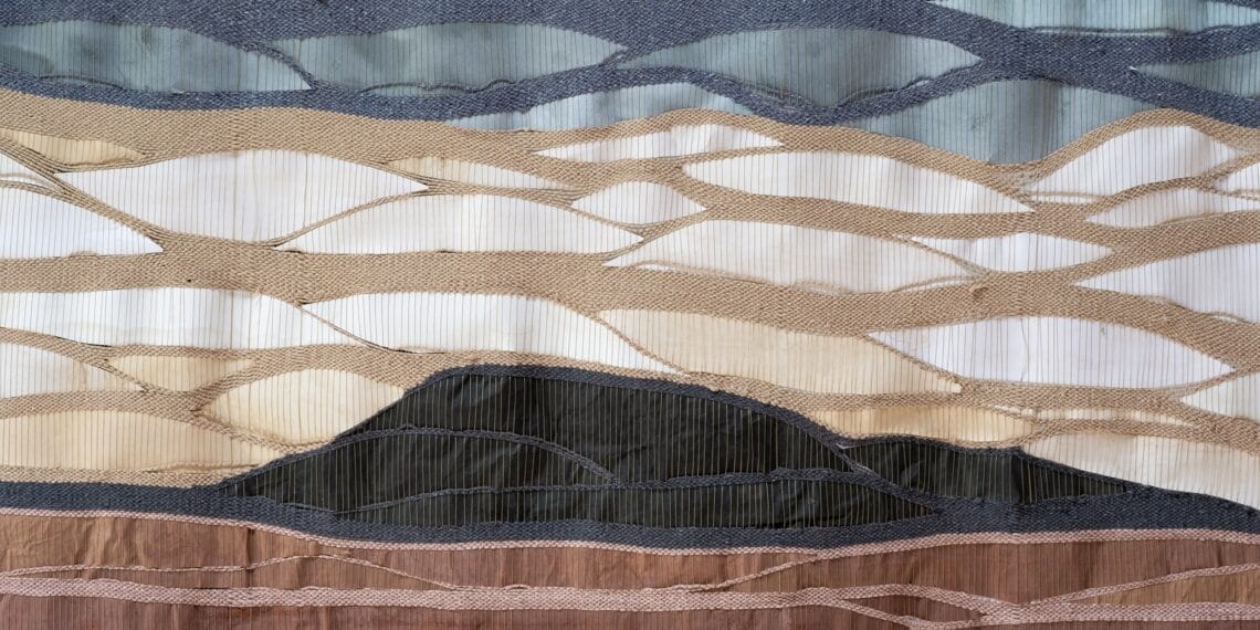 Exposição “Terral” reúne Clara Fernandes e Rubens Oestroem na A.Galeria