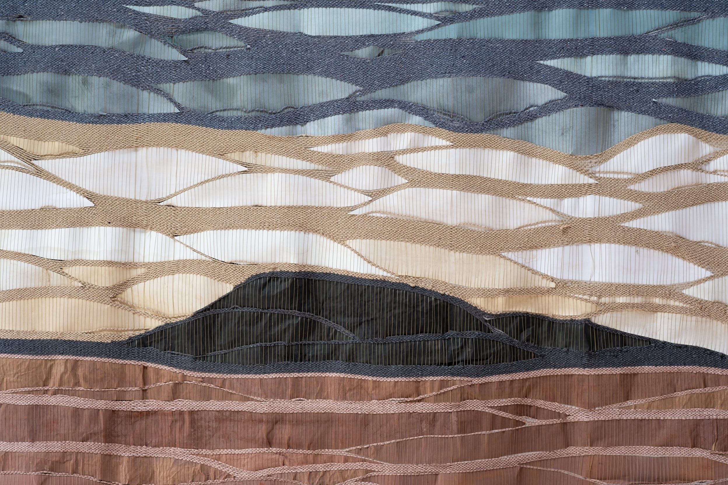 Exposição “Terral” reúne Clara Fernandes e Rubens Oestroem na A.Galeria