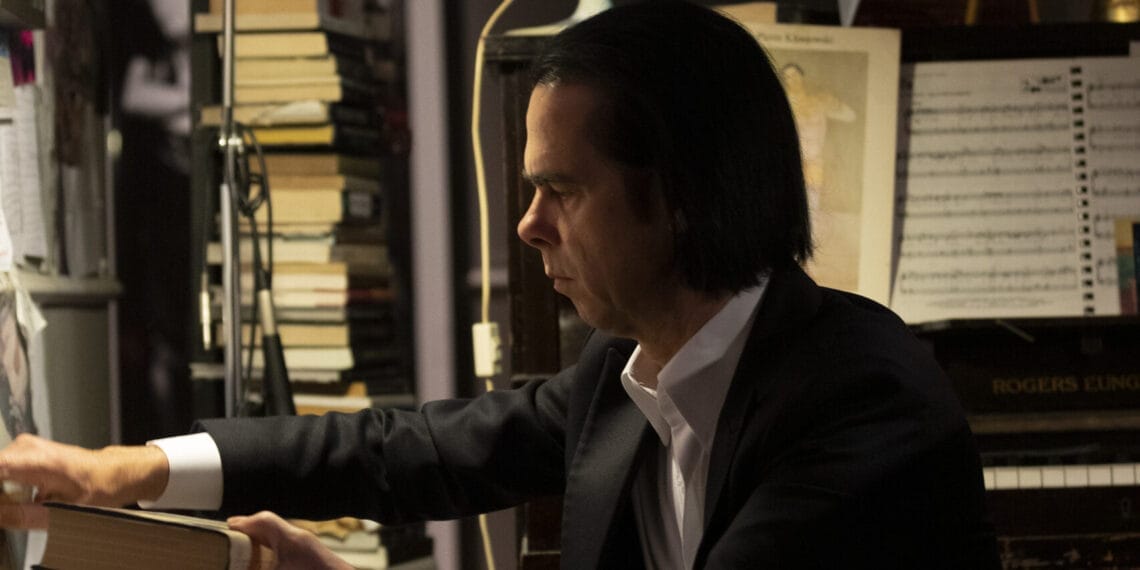 A exposição virtual de Nick Cave, “Stranger Than Kindness”, abre online