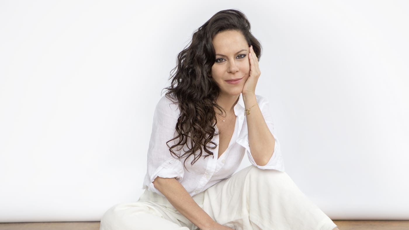 Bebel Gilberto lança “Tanto Tempo (25th Anniversary)”, em comemoração ao aniversário do álbum