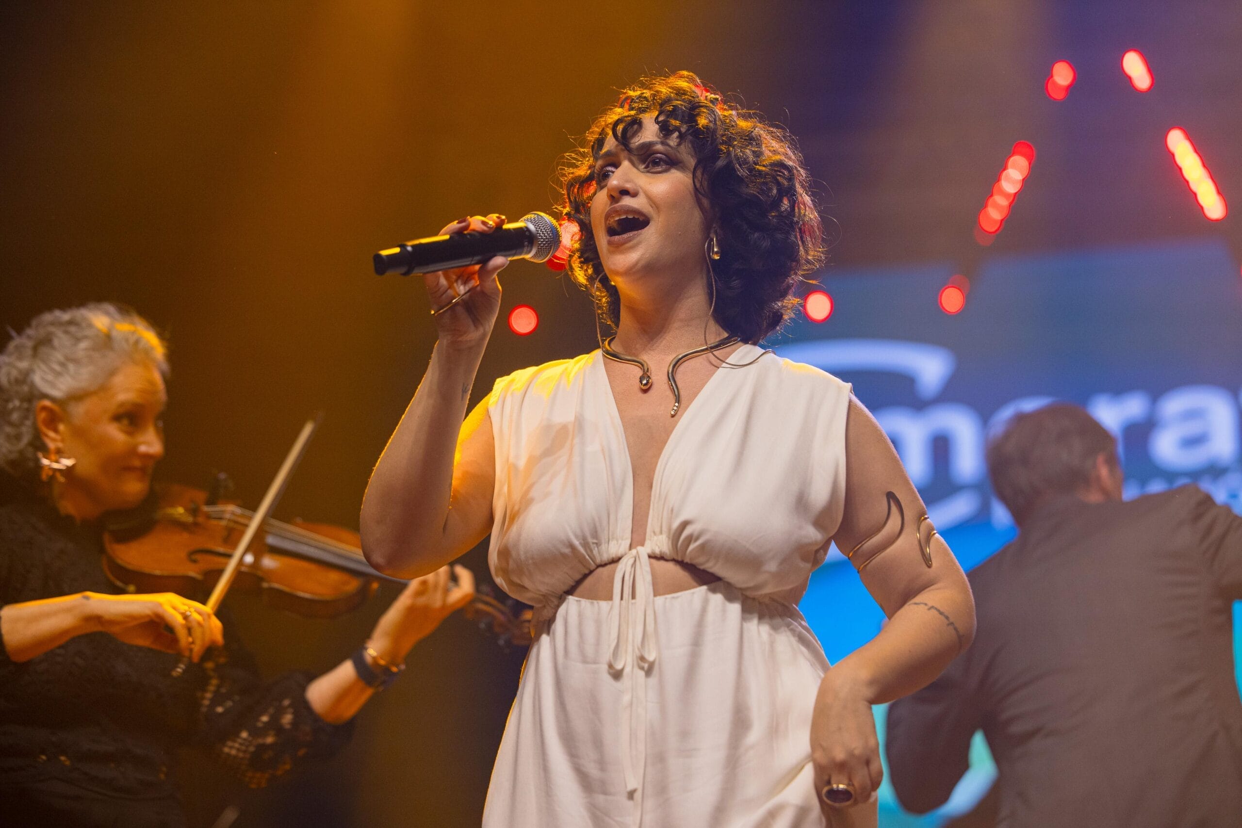 Samba embala quinta-feira de pré-Carnaval no Centro de Florianópolis