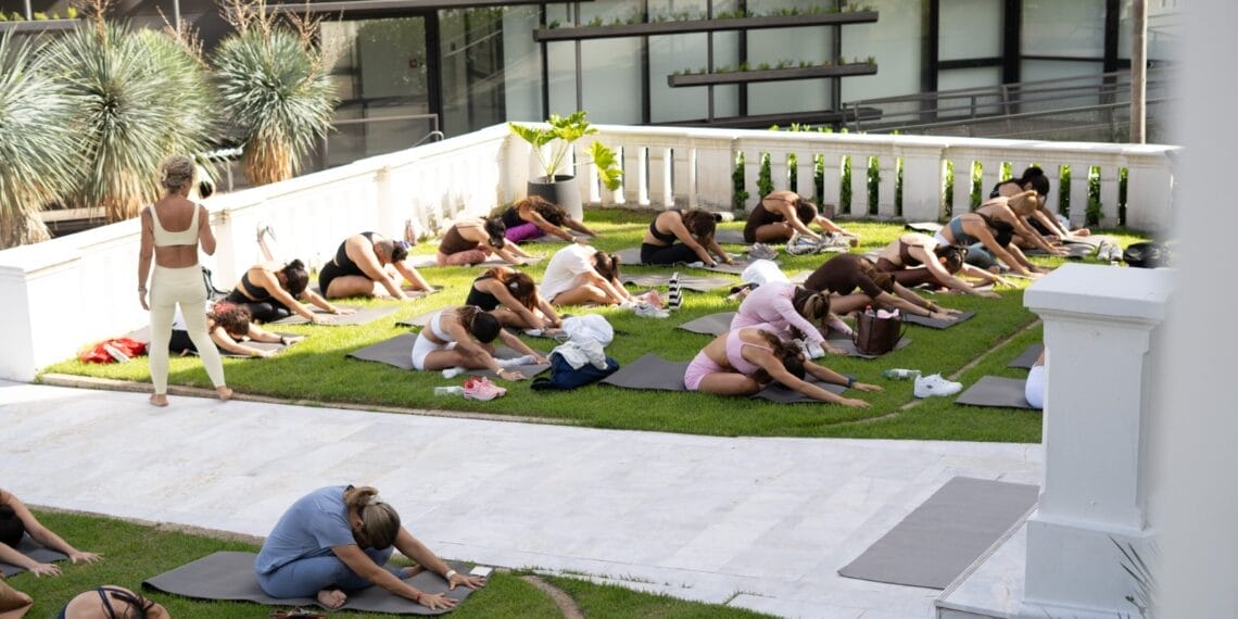 Dia da Mulher inspira manhã de yoga no Pátio Milano