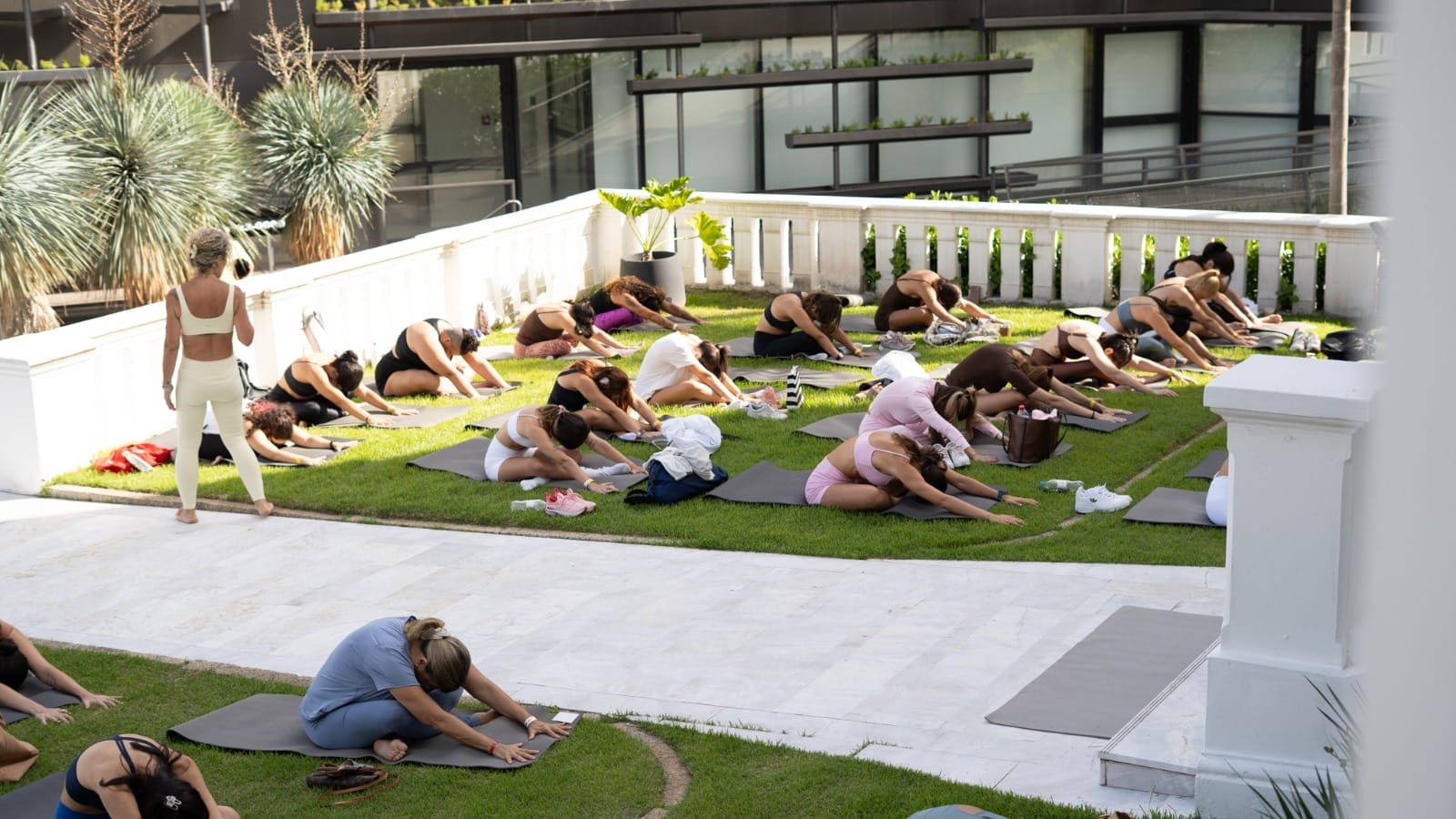 Dia da Mulher inspira manhã de yoga no Pátio Milano