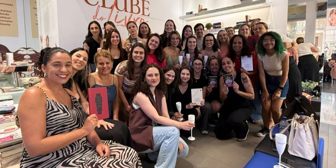 Clube do Livro aborda suspense em encontro no Continente Shopping