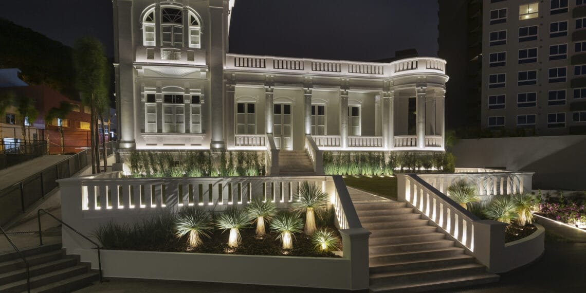 Pátio Milano promove noite de yoga e vinho