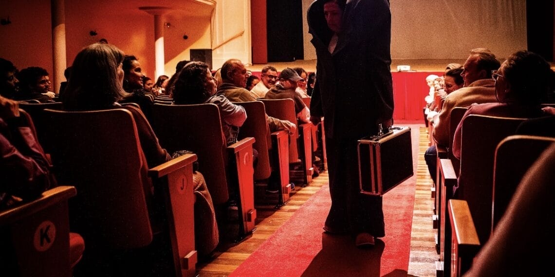 “A Mulher Invisível” questiona o etarismo na  maturidade feminina