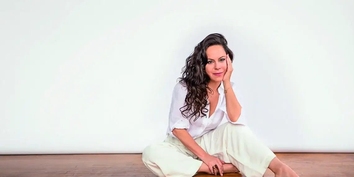 Bebel Gilberto lança novo single “Uma Canção Doce”