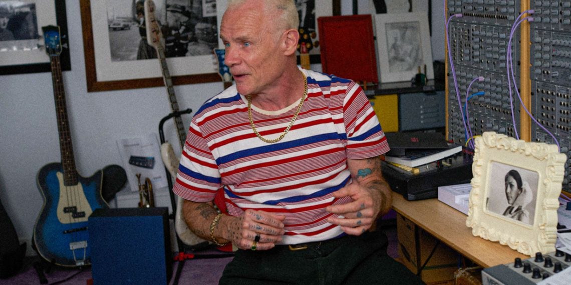 Flea lança seu primeiro álbum solo, “Honora”