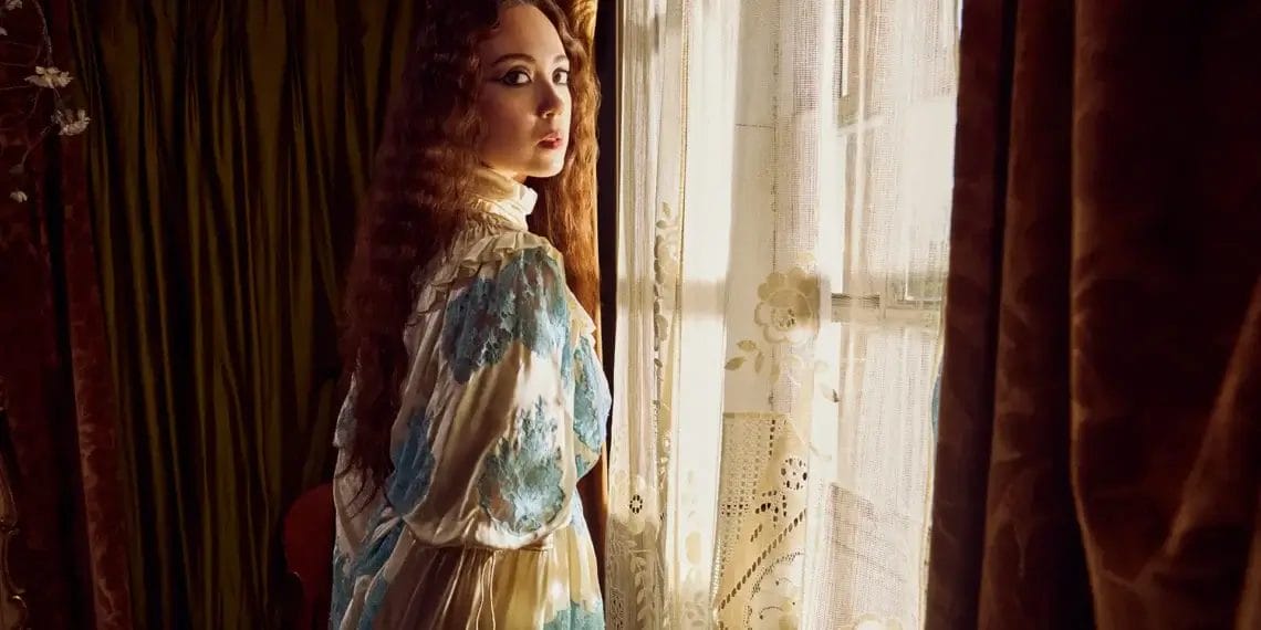 Laufey apresenta “Madwoman” junto com lançamento do clipe