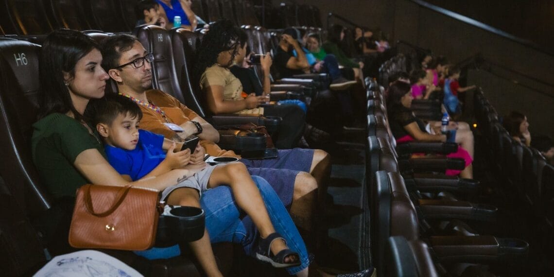 Cinema inclusivo e seminário no últimos dias de Abril Azul no Continente Shopping