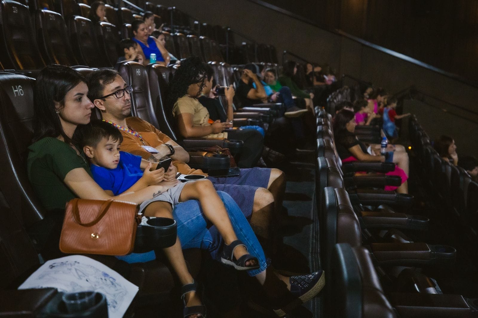 Cinema inclusivo e seminário no últimos dias de Abril Azul no Continente Shopping