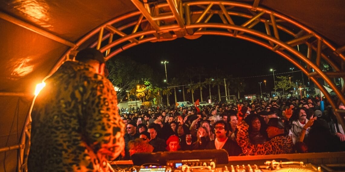 Sounds in da City traz OSGEMEOS para apresentação gratuita