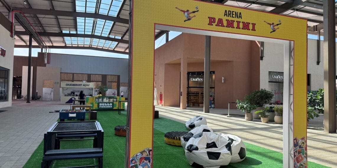 Porto Belo Outlet Premium recebe arena esportiva para figurinhas da Copa 2026