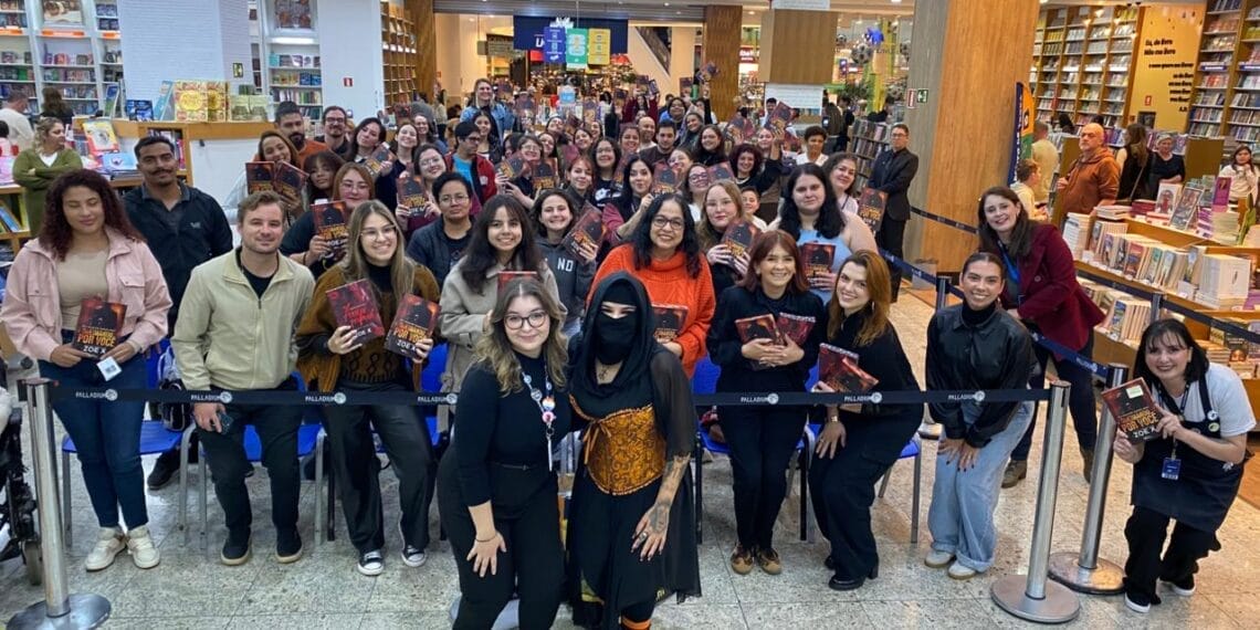 Continente Shopping recebe Zoe X em tarde de autográfos