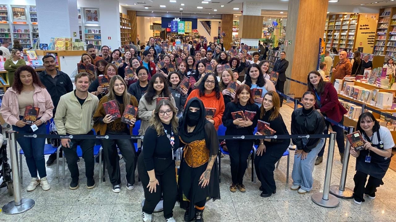 Continente Shopping recebe Zoe X em tarde de autográfos
