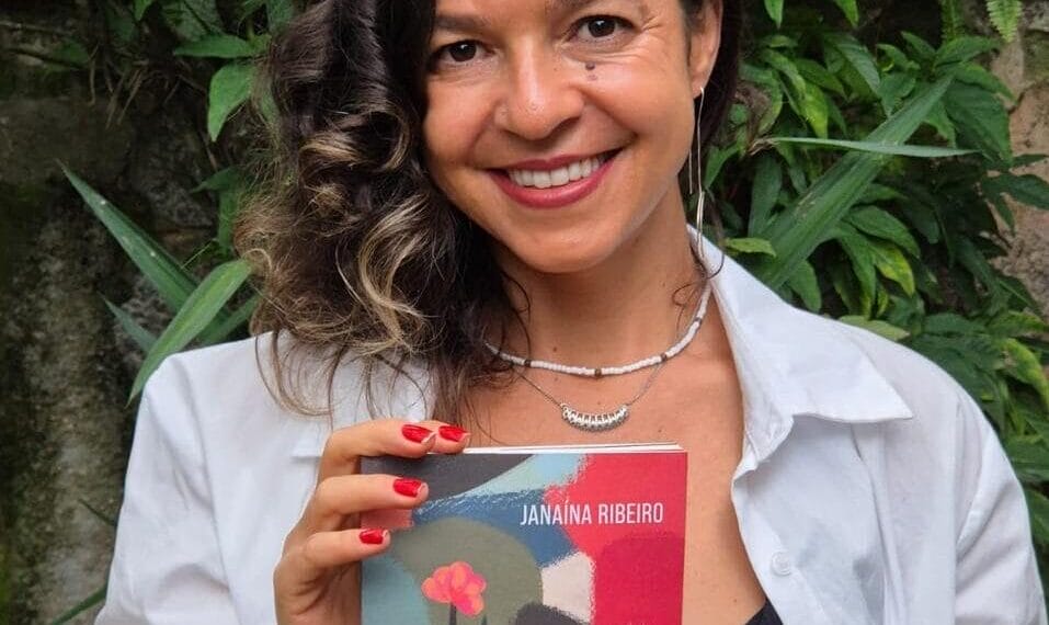 Livro de estreia de Janaína Ribeiro será lançado na Lagoa da Conceição