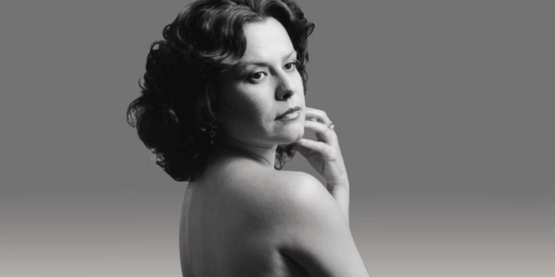 Novo single de Elis Regina traz a participação especial do percussionista Paulinho da Costa